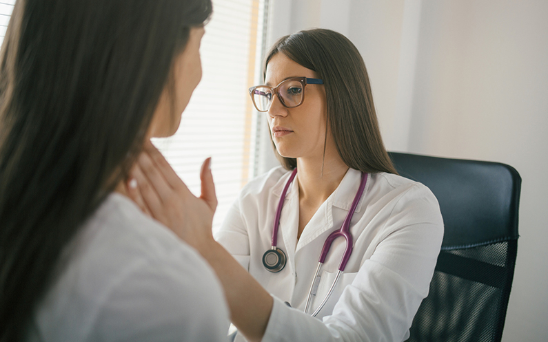 Doctor-checking-for-mono